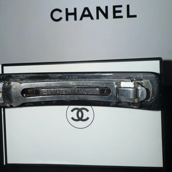 CHANEL Black and Cream COCO Hair Clip display picture 1